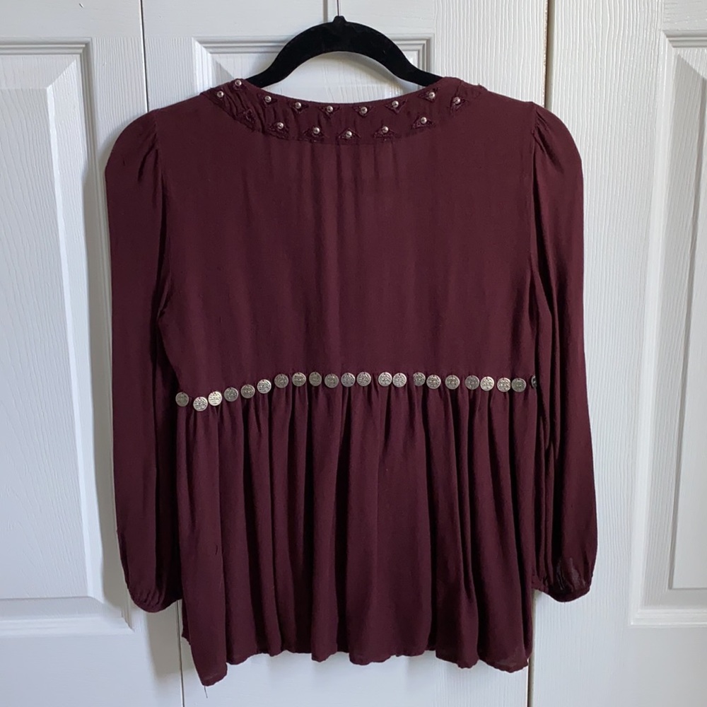 ✨A&F Blouse✨ - Picture 2 of 4